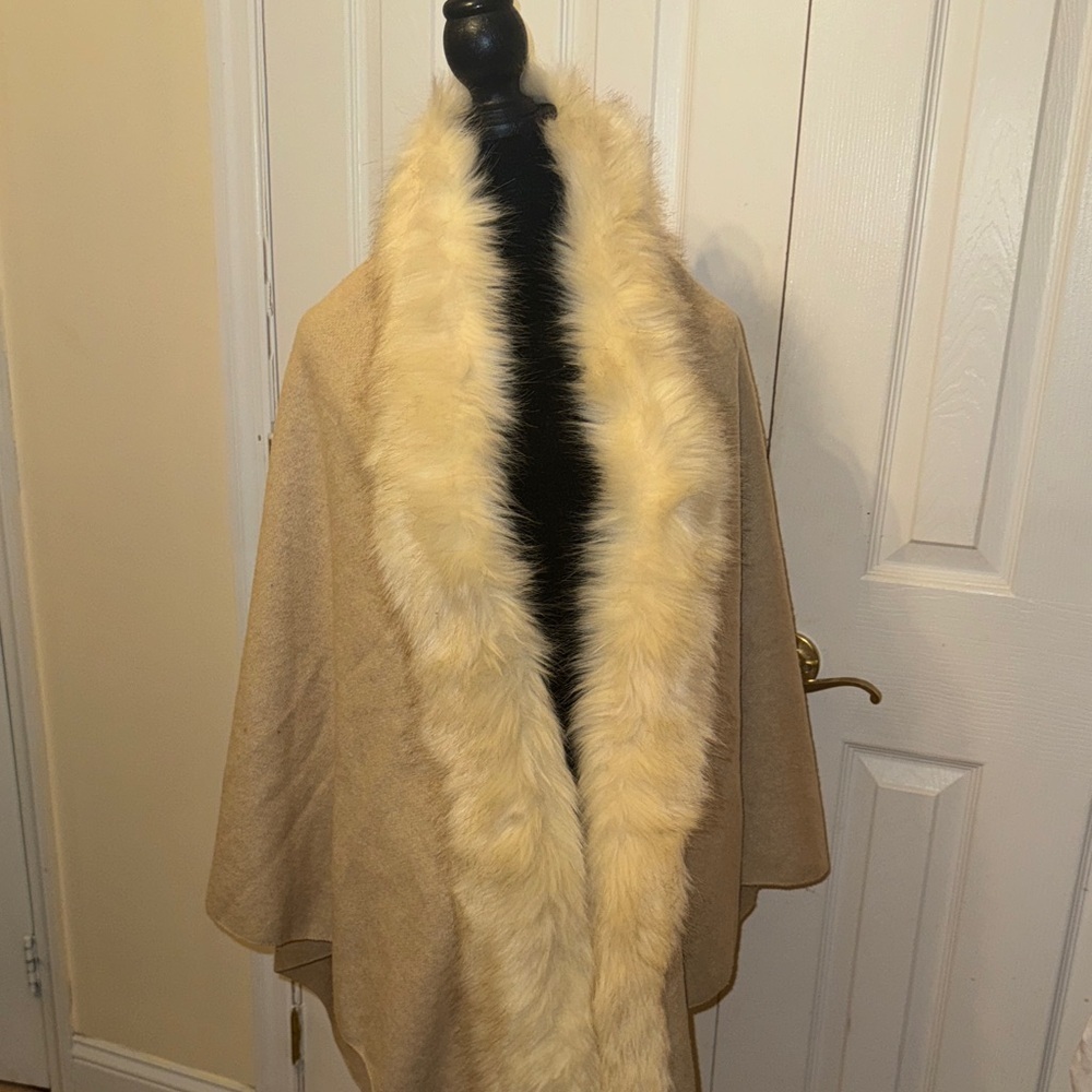 Tan Shawl with Cream Faux Fur Trim - Picture 4 of 5